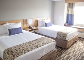 Microtel Inn & Suites by Wyndham Camp Lejeune/Jacksonville 4