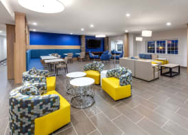 Microtel Inn & Suites by Wyndham College Station 2