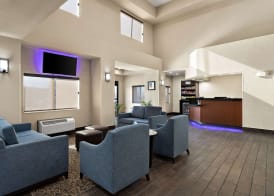 Comfort Suites University 5