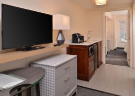 Holiday Inn & Suites RALEIGH-CARY (I-40 @WALNUT ST) by IHG 2