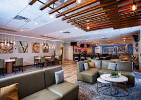 DoubleTree by Hilton Neenah 5