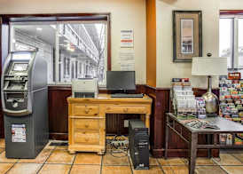 Econo Lodge Downtown 5