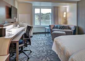 Courtyard by Marriott Appleton Riverfront 5