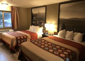 Super 8 by Wyndham Redding 3