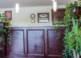 Econo Lodge Newton 4