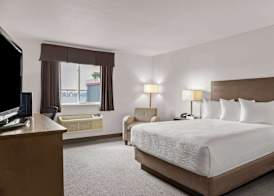 Days Inn by Wyndham Steinbach 3