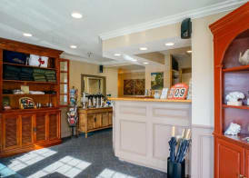 Sand Pebbles Inn 2
