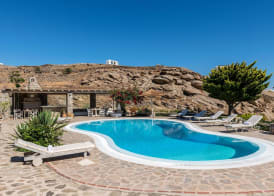 Yalos Mykonos Ornos Pouli private apartments w shared swimming pool 3