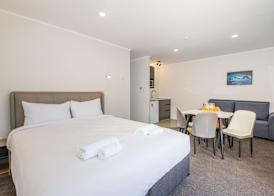 Aurora City Suites Motel 5