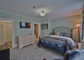 Tom Quick Inn 4