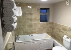 Twin Oaks Hotel 4