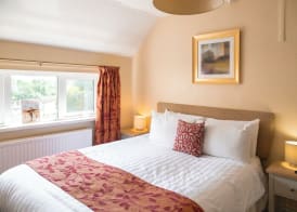 Pettifers Freehouse Hotel 5