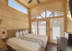Luxury Tiny Home King Room 3