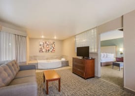 Best Western Harbour Pointe Lakefront 4
