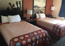 Super 8 by Wyndham College Station 4