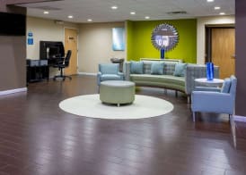 Days Inn & Suites by Wyndham Cherry Hill - Philadelphia 2