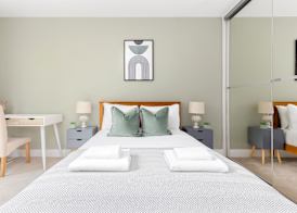 Luminous 2 Bed Balcony Flat in Islington 4