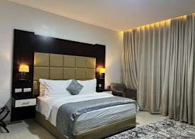 Rollace Hotel 4