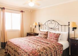 Vineyard Court Designer Suites Hotel 4