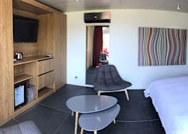 THE ADDRESS CASSIS 3
