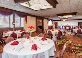 Days Inn & Suites by Wyndham Roseville/Detroit 2