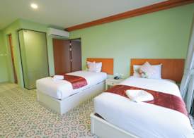ROYAL PINEAPPLE HOTEL l a welcome to wealth and good fortune 5