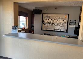 Super 8 by Wyndham Colorado Springs Airport 3