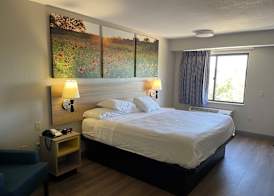 Days Inn & Suites by Wyndham DeSoto 5