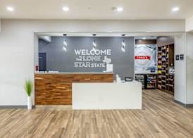 Hampton Inn & Suites Cleburne 2