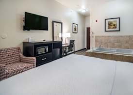 Clarion Inn & Suites Weatherford South 5