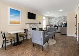 Days Inn by Wyndham Canton 3