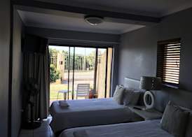 Glenashley Beach Accommodation - B&B and Backpackers 2