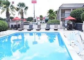 Ramada by Wyndham Savannah Gateway 3