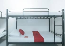 RedDoorz @ Qhouzz near PUP 4
