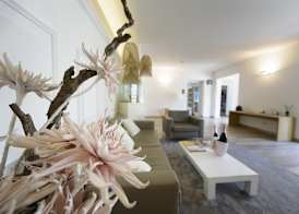 Bella Hotel & Restaurant with private dock for mooring boats 3