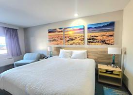 Days Inn & Suites by Wyndham Katy 4