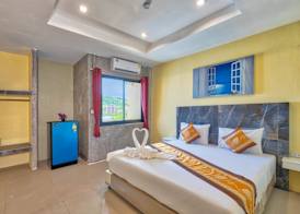 TJ Patong Hotel - Prime Location by OTOP Market & Sea 4