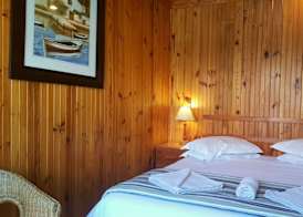 Lakeside Accommodation 3
