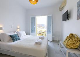 Akrotiri Hotel 4