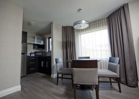 Ramada by Wyndham Ottawa On The Rideau 2