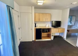 Red Roof Inn PLUS+ & Suites Tampa 5