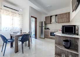 Modern 1BR Apartment Steps From the Promenade 5