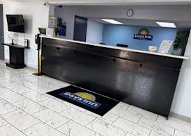 Days Inn by Wyndham Lake City I-10 3