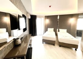 Emilia Otel 2