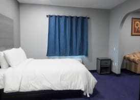 Americas Best Value Inn and Suites Bush International Airport 5