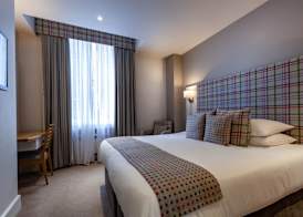 White Hart Hotel & Apartments 4