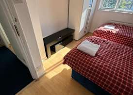 3BR Home Near Hounslow West Tube Station 3