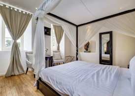 Dolphin Suites 5