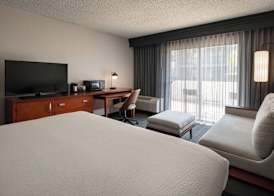 Courtyard by Marriott Fresno 4