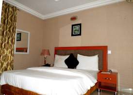B's Hive Hotel & Suites 4